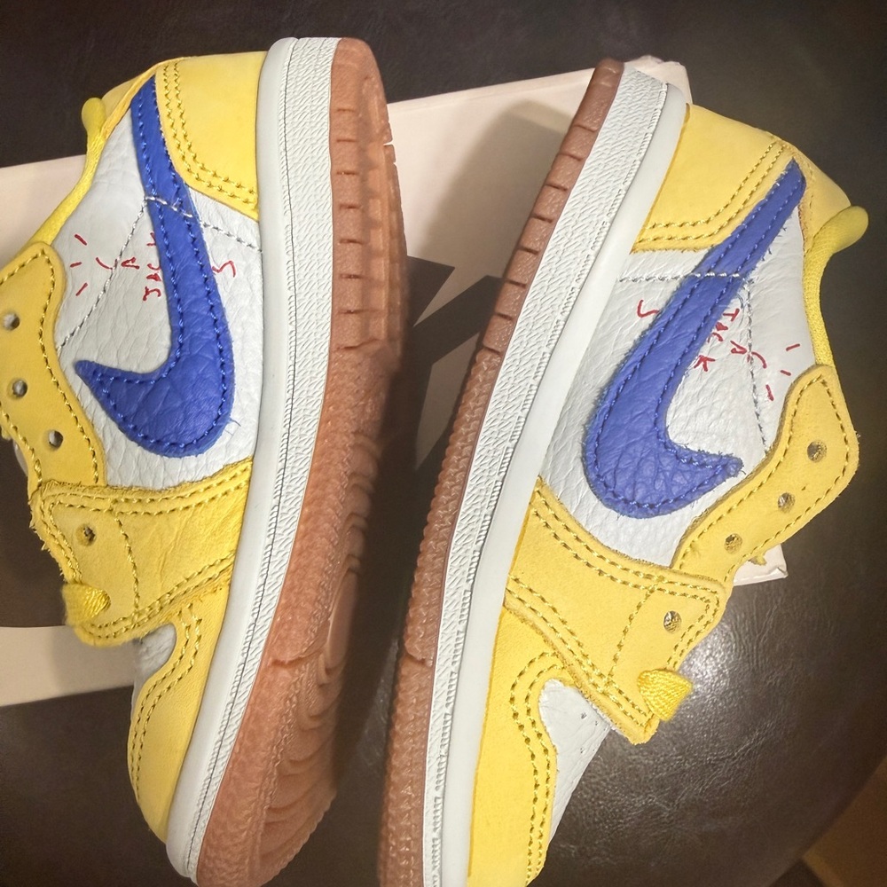 Nike Kids Yellow and Blue Low-Top Sneakers - Picture 4 of 8